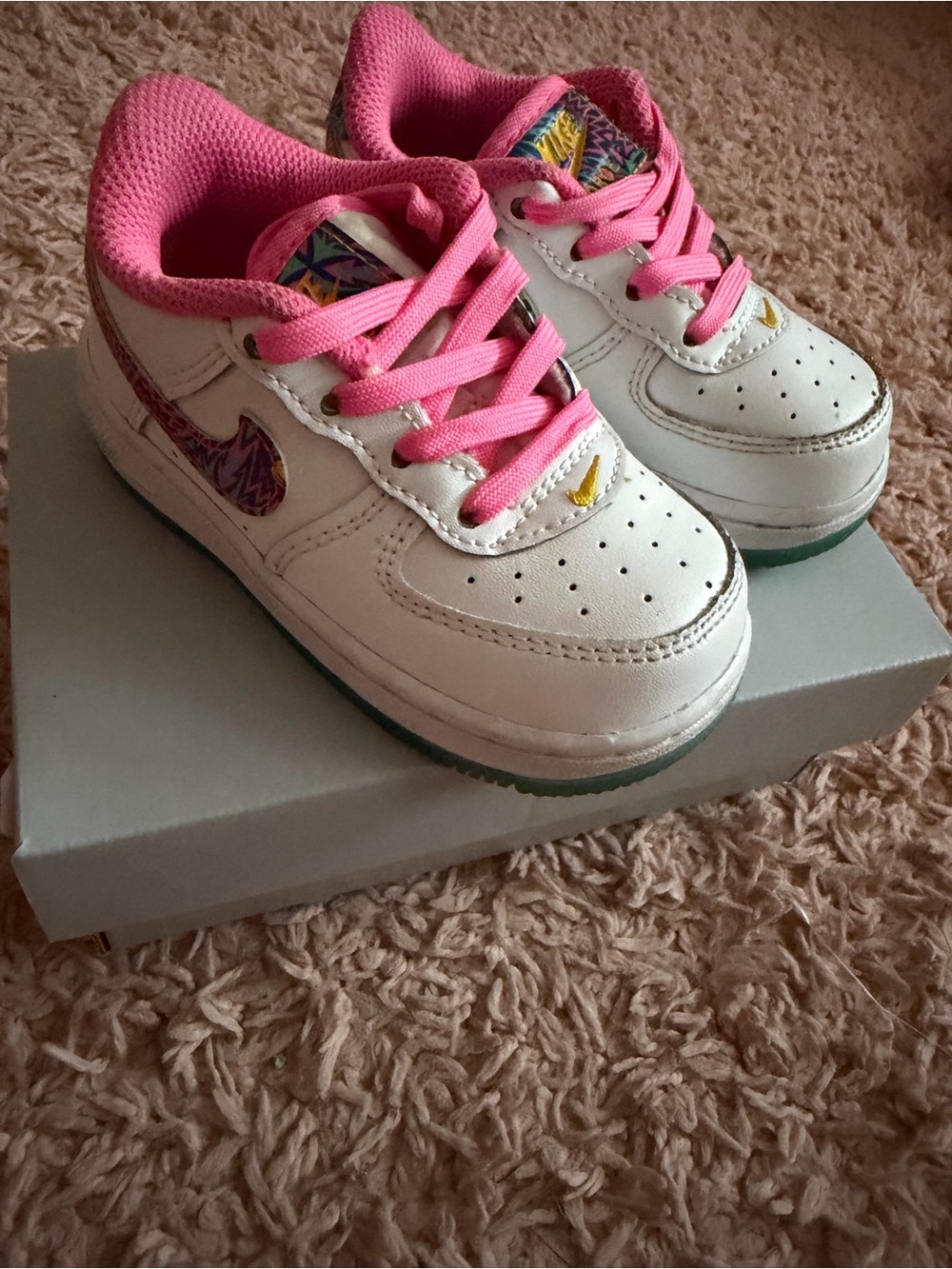 Nike Kids White and Pink Low-Top Sneakers with Multicolor Swoosh